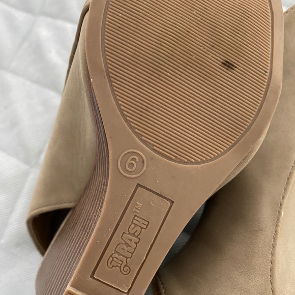 Tan suede Brash open toe bootie. Size 6 - Picture 2 of 8